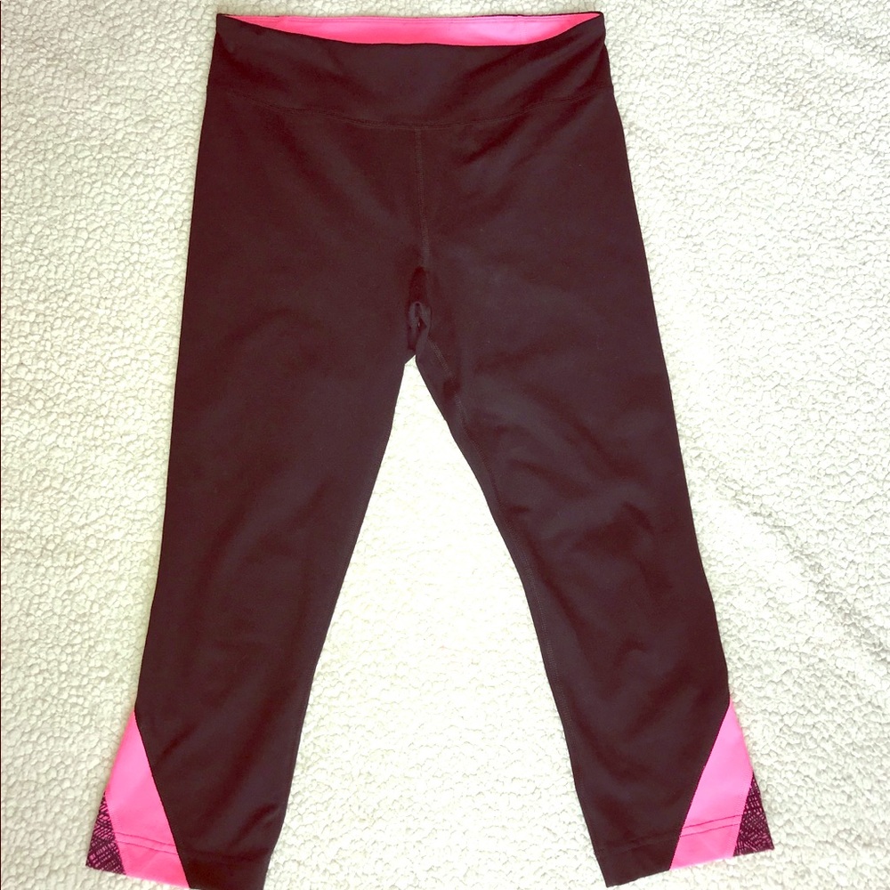 🔹Under Armour Capri Leggings